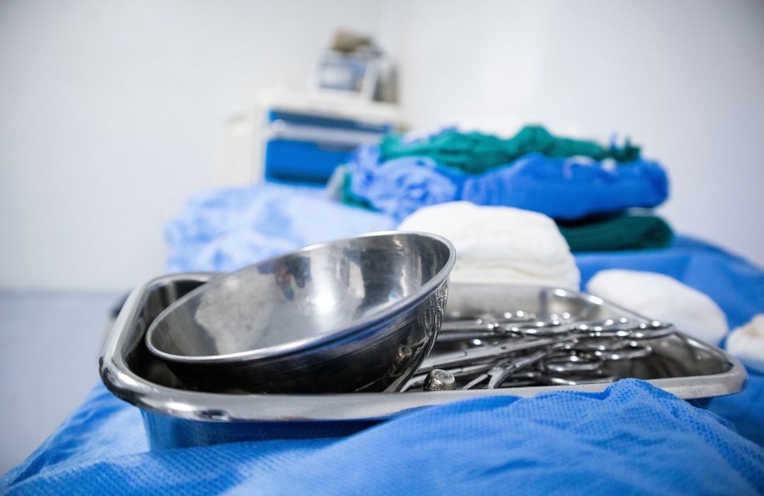 I nuovi padroni della salute: il caso Angelucci, la clinica San Raffaele e il declino della sanità pubblica