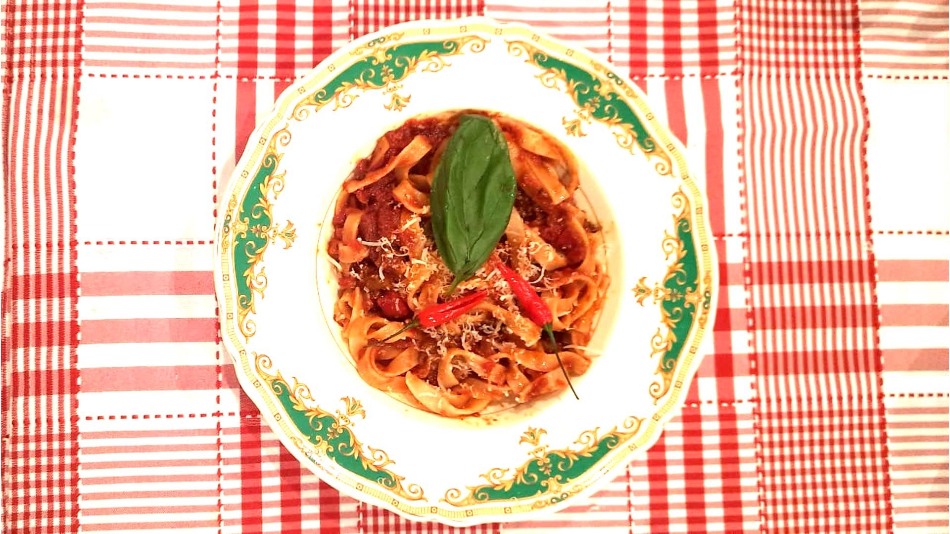 SPAGHETTI DIPLOMACY: PERCHÉ I POTENTI DELLA TERRA DOVREBBERO SEDERSI A TAVOLA